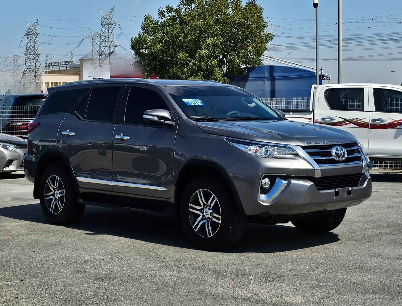 تويوتا فورتونر GXR V6/ 4WD/ DVD REAR CAMERA/ LEATHER SEATS/ HEAD REST TV/ EXPORT ONLY / LOT#78863