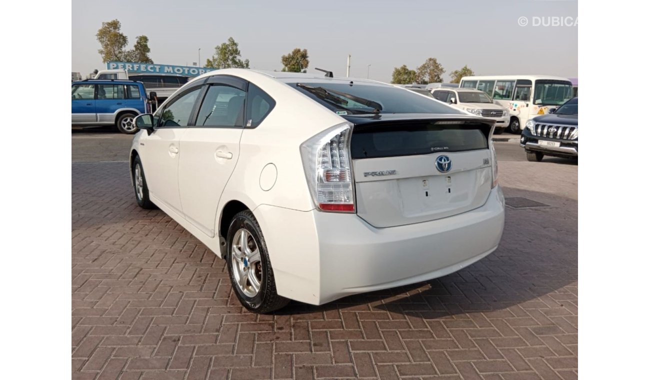 تويوتا برياس TOYOTA PRIUS RIGHT HAND DRIVE AVAILABLE (PM1561)