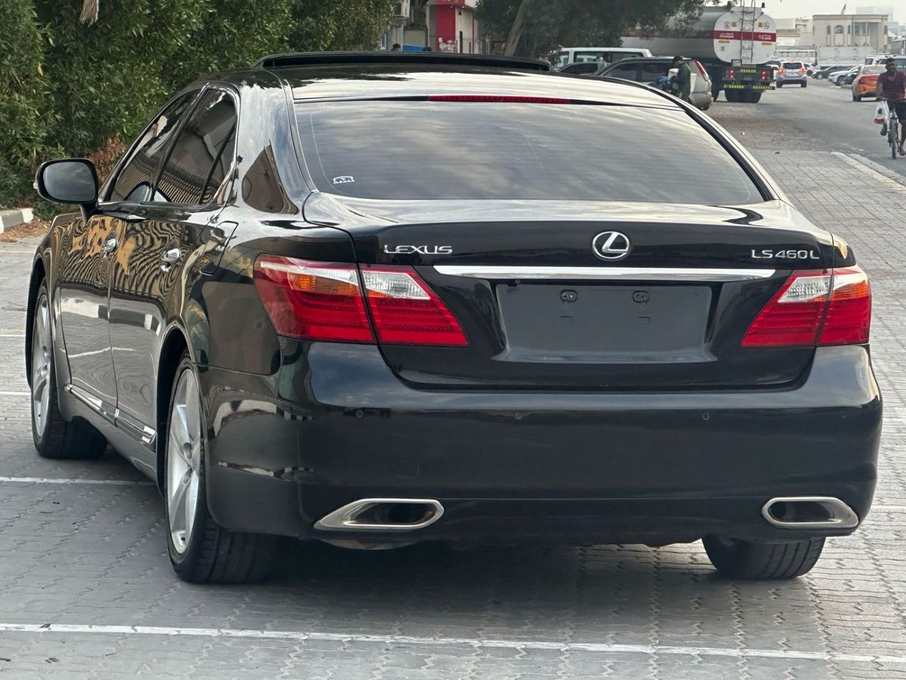 Lexus LS460 Lexus LS460L Model: 2010 Mileage: 152,000 miles Price: 32,000 dirhams Gulf specification  Full optio