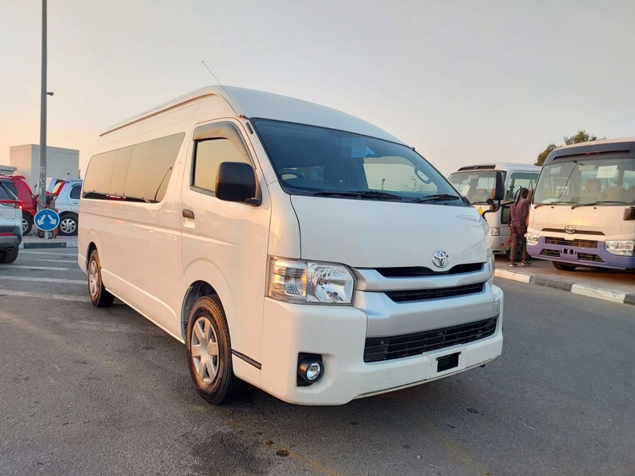 Toyota Hiace TOYOTA HIACE COMMUTER VAN RHD 2015 MODEL 3.0 L DIESEL AUTOMATIC(PM26406)