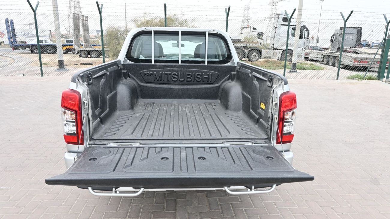 Mitsubishi L200 MITSUBISHI L-200 2.5L DIESEL DCAB 2WD GL 5/MT WHITE (with Touch Screen, Rear View Camera & Bedliner)