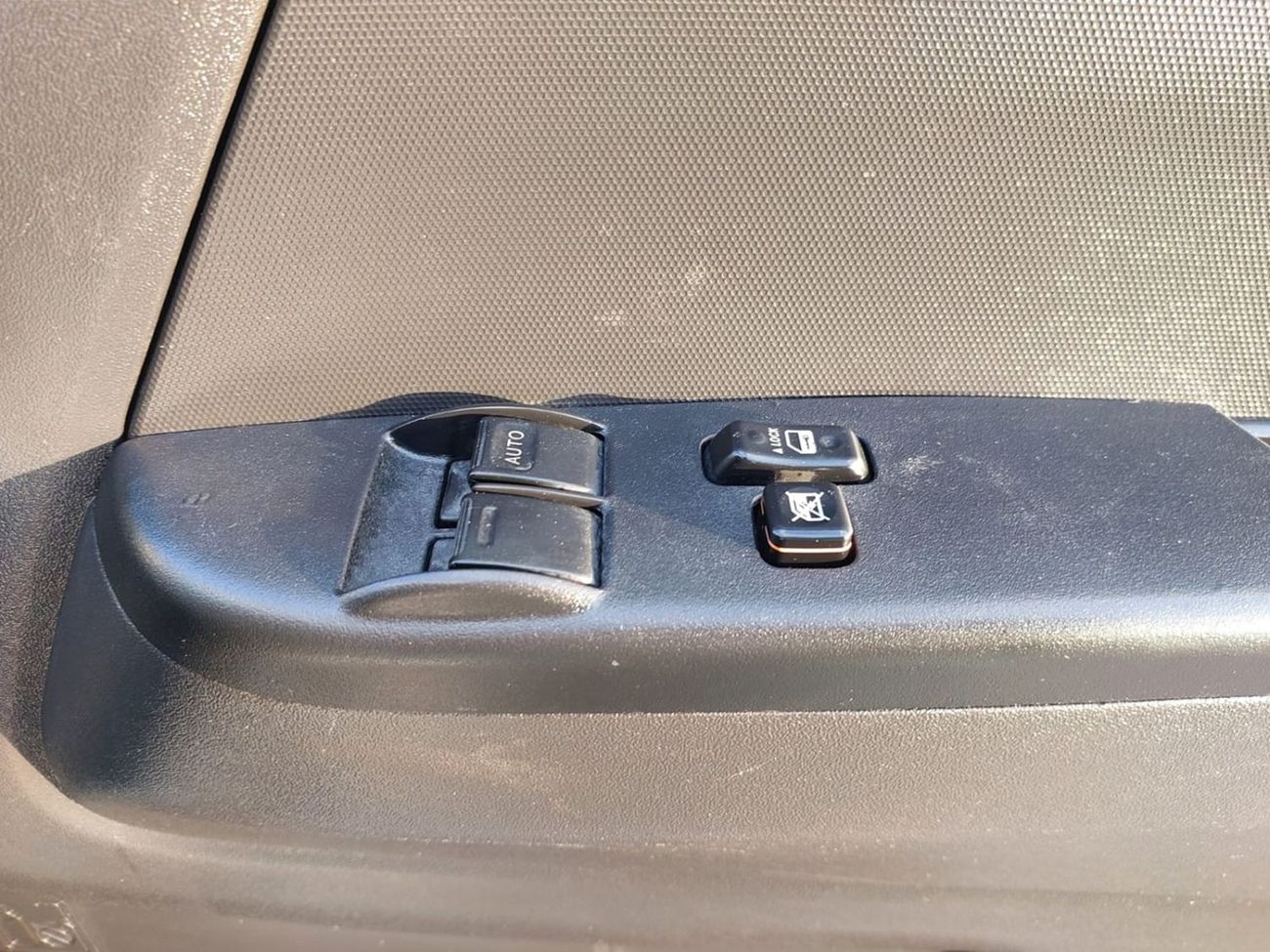 Toyota Hiace TOYOTA HIACE COMMUTER VAN RHD 2016 MODEL 3.0 L DIESEL AUTOMATIC(PM18509)