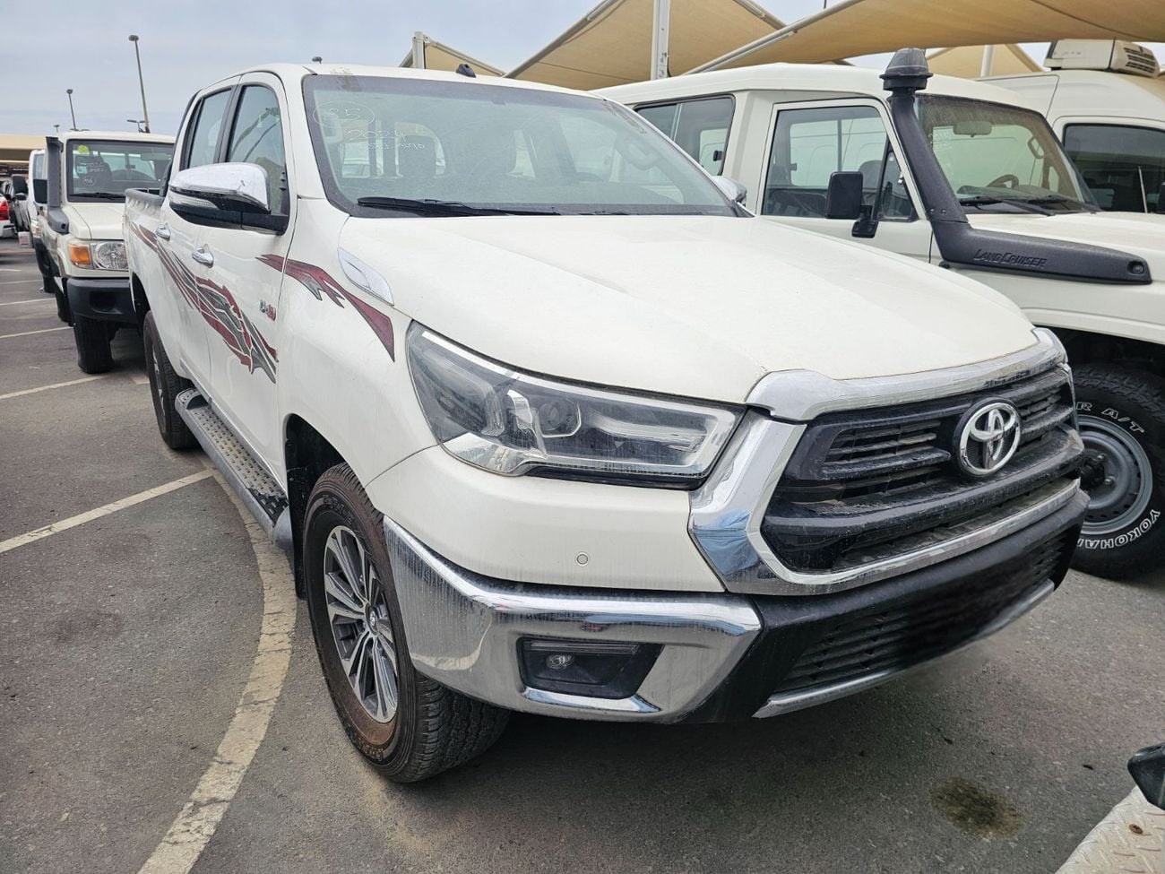 Toyota Hilux S GLX LHD 2.4L V4 DIESEL ENGINE Push Start Automatic Gear 4WD Original Power Window 5 Seats 4 Doors