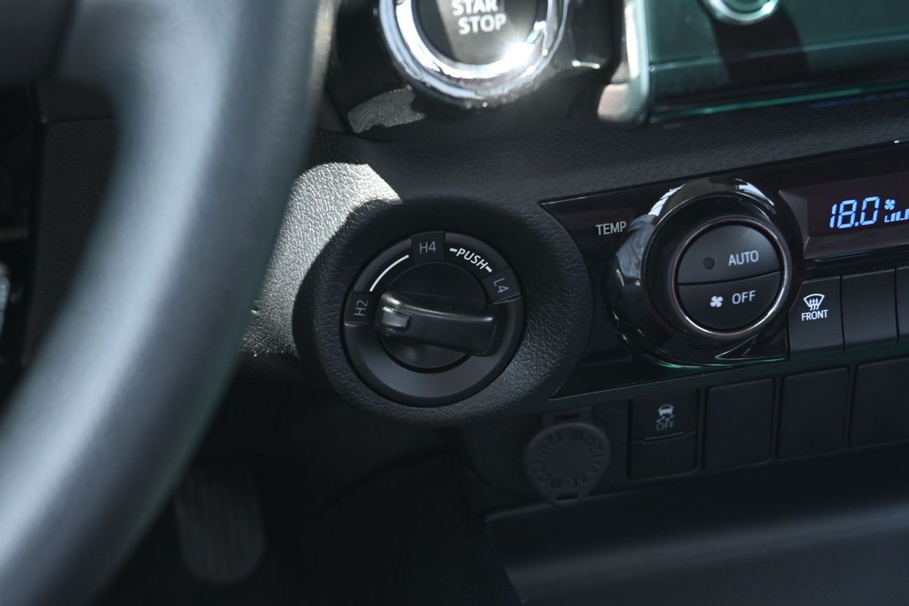 تويوتا هيلوكس Toyota Hilux SR5 GLXS 2.7L Petrol, Automatic 4WD, Model 2025, Color White