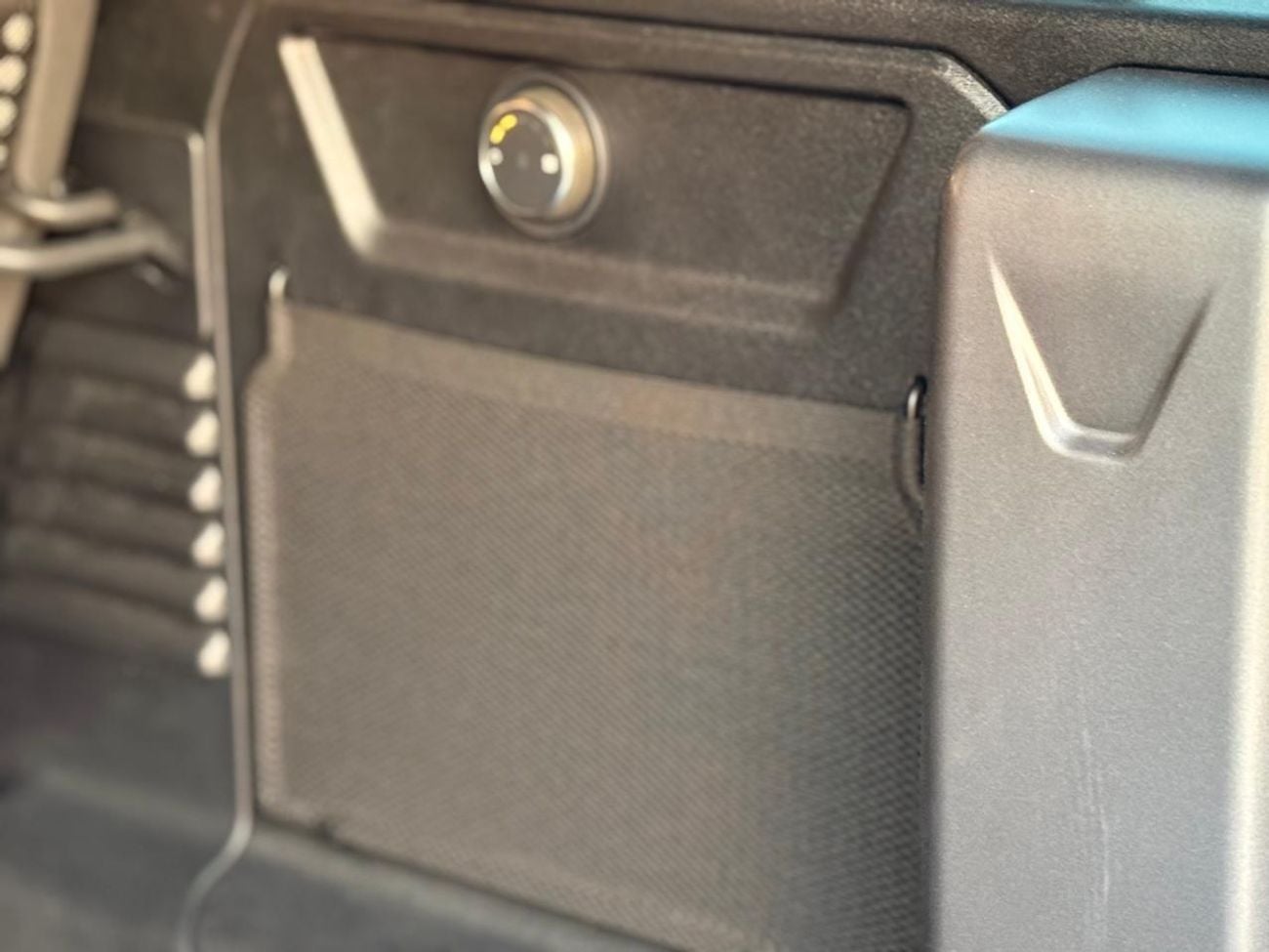 Land Rover Defender P400 110 X-Dynamic HSE 3.0L (5 Seater)