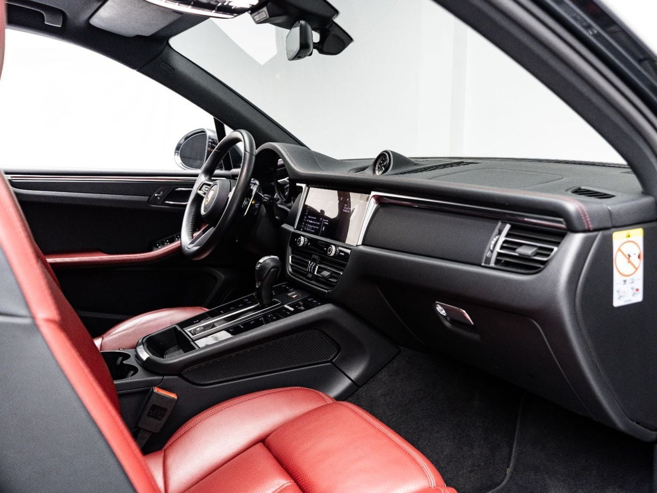 Porsche Macan Std 2.0L (252 HP) 2024 Porsche Macan, 2.0L TC I4, 4WD, 248 bhp, 7 Speed Automatic
