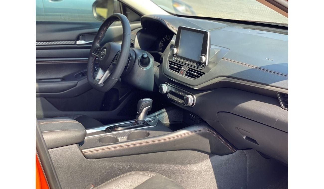 نيسان ألتيما SV 2.5L SV / 2.5L / LOW MILEAGE / RADAR / APPLE - ANDROID AUTO