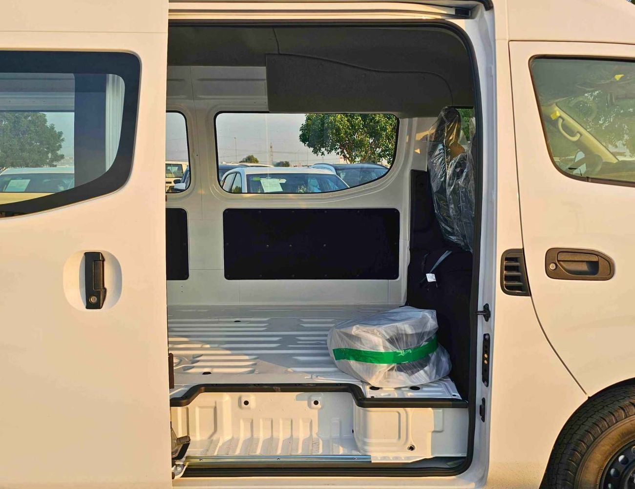 نيسان أورفان HIGHROOF | M/T | PANEL VAN | 2.5L V4 PETROL | FRONT COOLER (CODE#NHURPP)