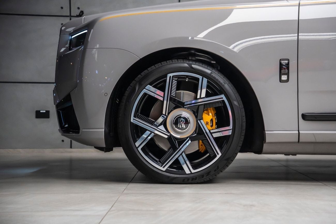 رولز رويس كولينان Rolls Royce cullinan  2025 GCC  Warranty and service AGMC  Black badge  2,900 km