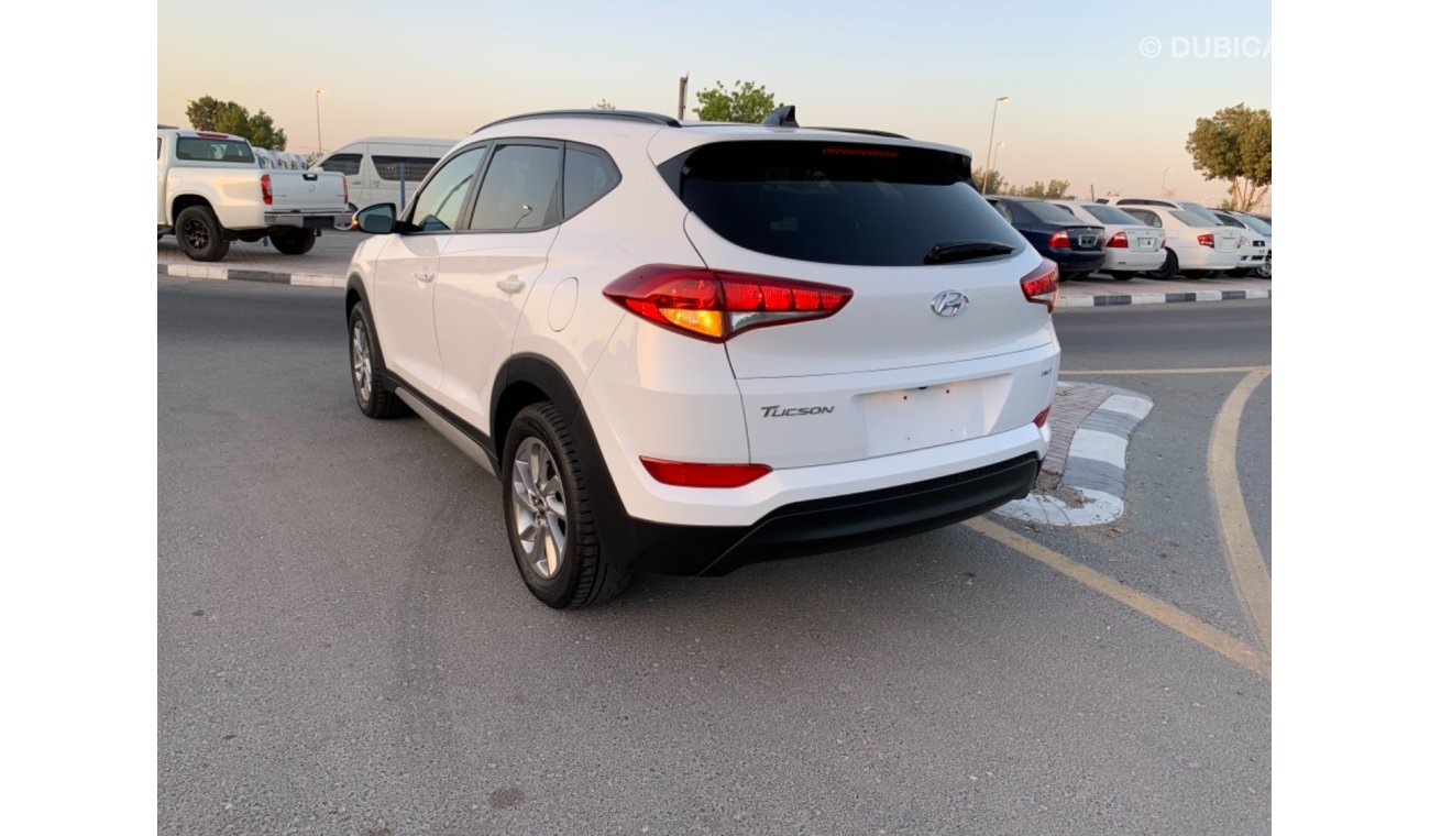 Hyundai Tucson KEY START FULL OPTION PANORAMIC 2.0L V4 2018 AMERICAN SPECIFICATION