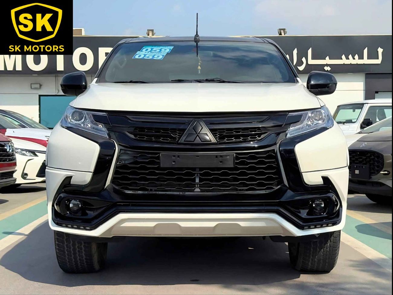 Mitsubishi Montero Sport / SIGNATURE EDITION/ SUNROOF/ 4WD/ FULL OPTION ROOF LIGHTING/ NON ACCIDENT/  LOT# 8916