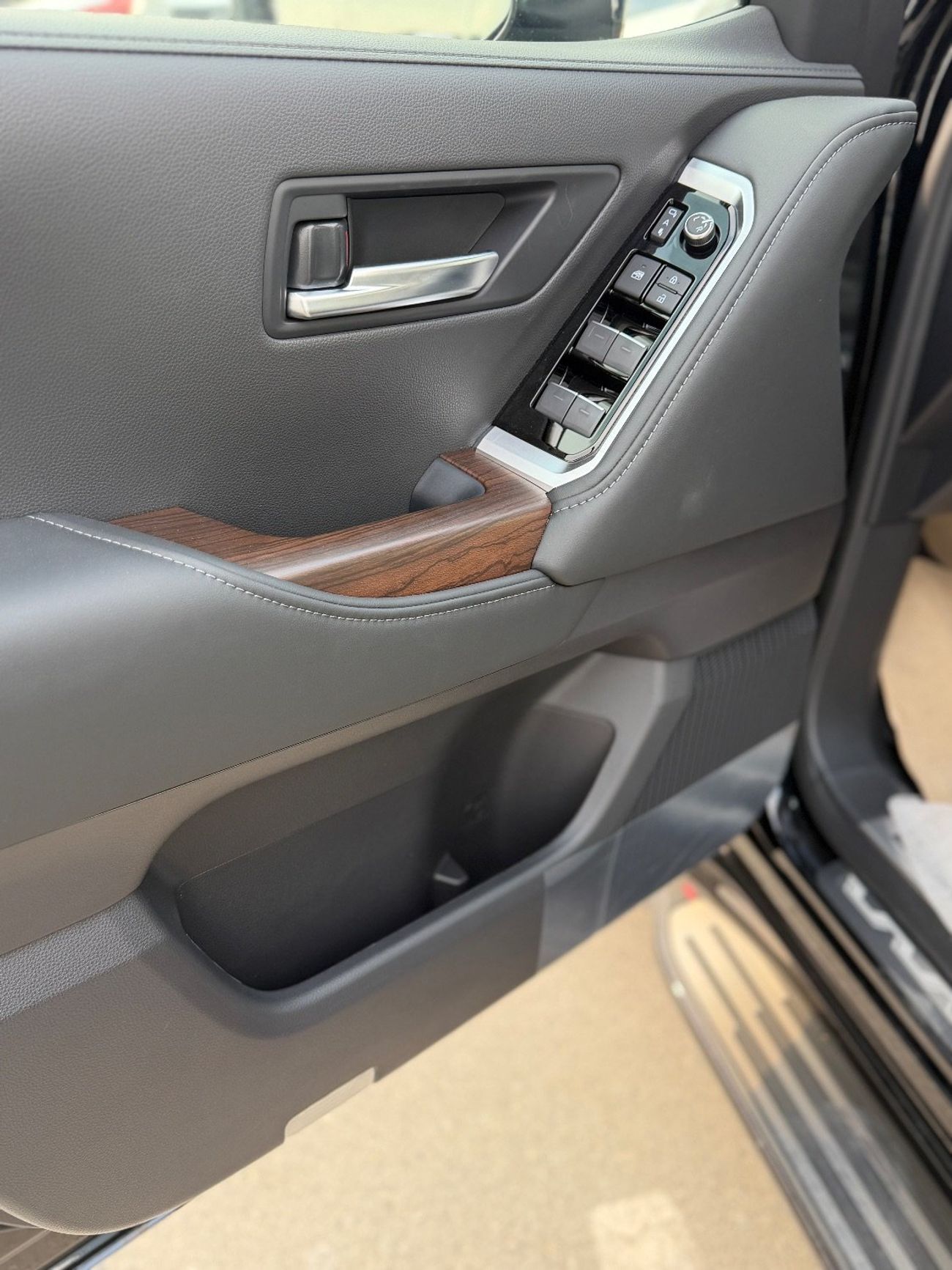 Toyota Land Cruiser TOYOTA LAND CRUISER Vx 4.0 HI full option  BLACK/BLACK 2026