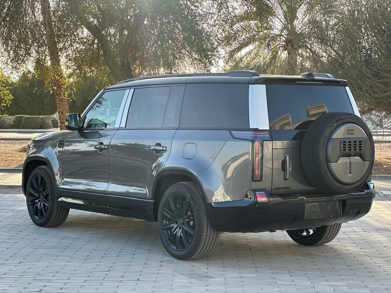 روكس أداماس