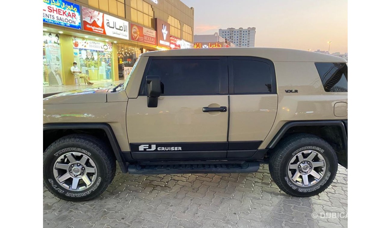 تويوتا إف جي كروزر TOYOTA FJ CRUISER 2015