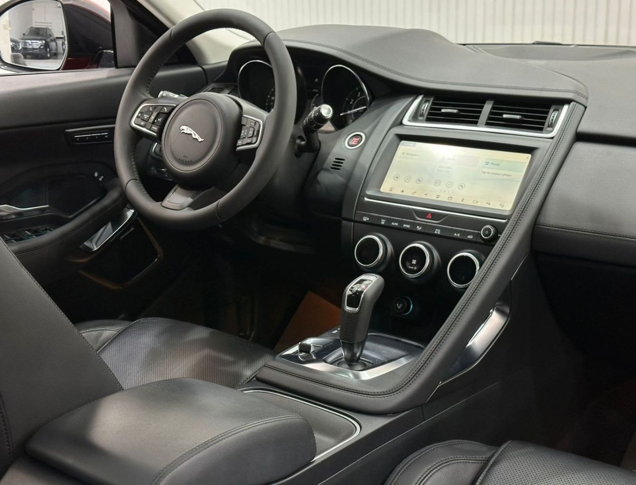 جاكوار E Pace SE P200 2.0L 2019 Jaguar E-Pace P200 SE AWD, Warranty, Full Jaguar Service History, GCC