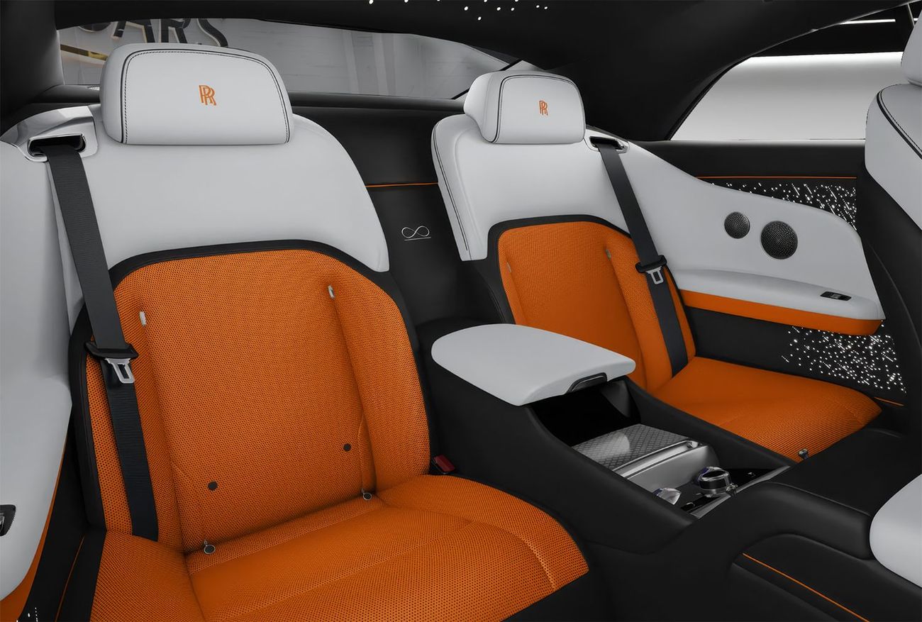 رولز رويس سبيكتر رولز رويس سبيكتر بلاك بادج MY26 - مخزون