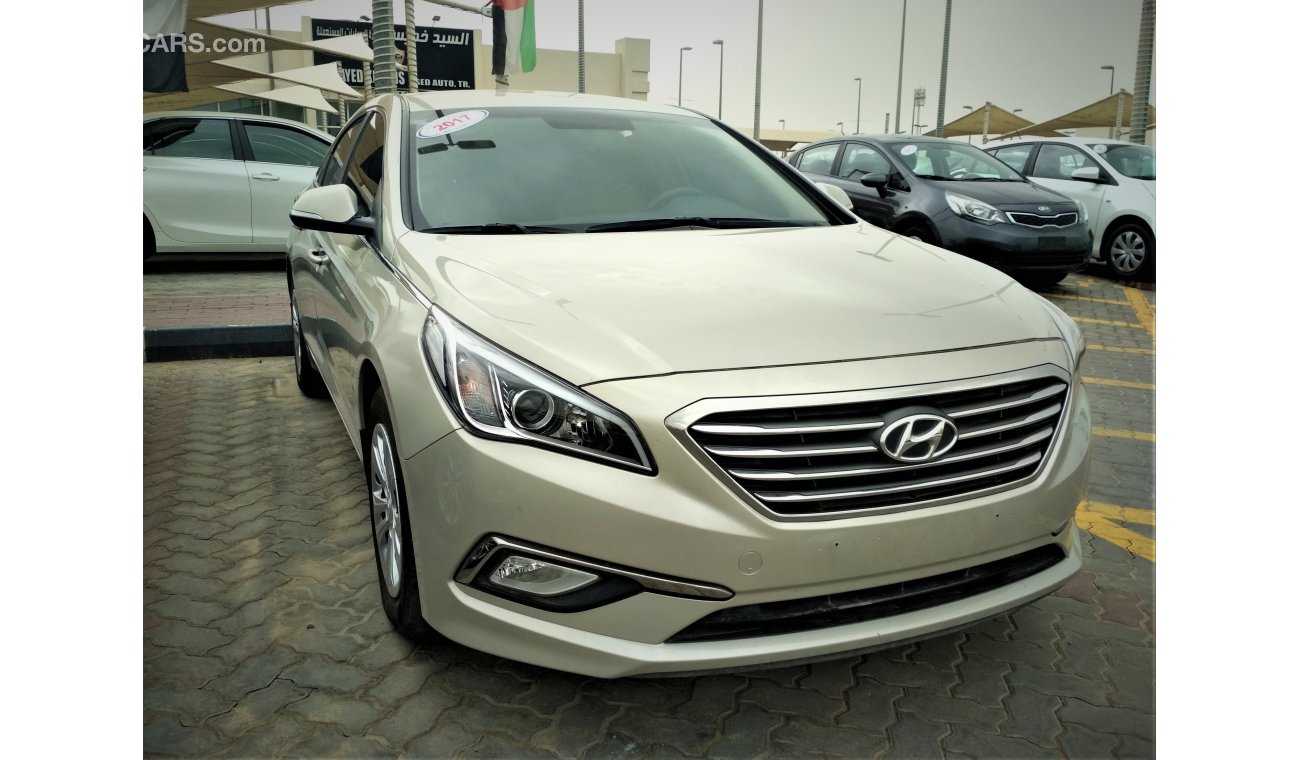 Hyundai Sonata 2017 BEIGE GCC NO REPAINT NO ACCIDENT PERFECT