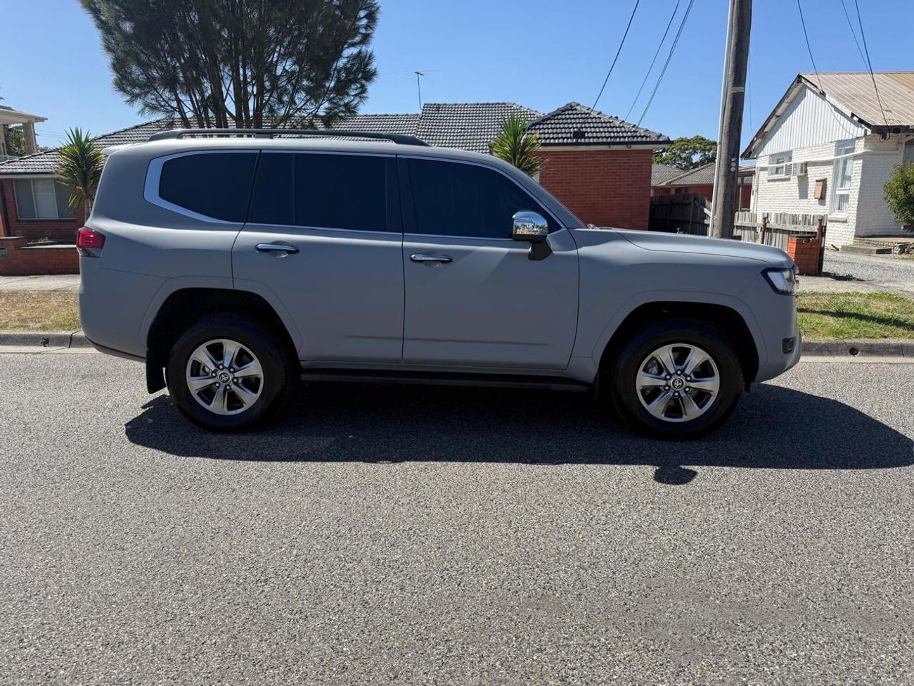 Toyota Land Cruiser DIESEL 3.3 LITER ,RIGHT HAND SAHARA ,BEIGE INTERIOR
