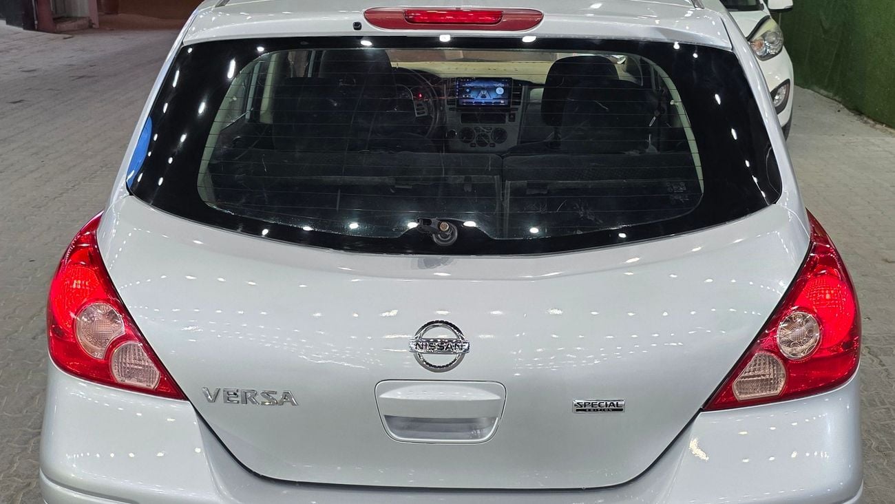 نيسان فيرسا