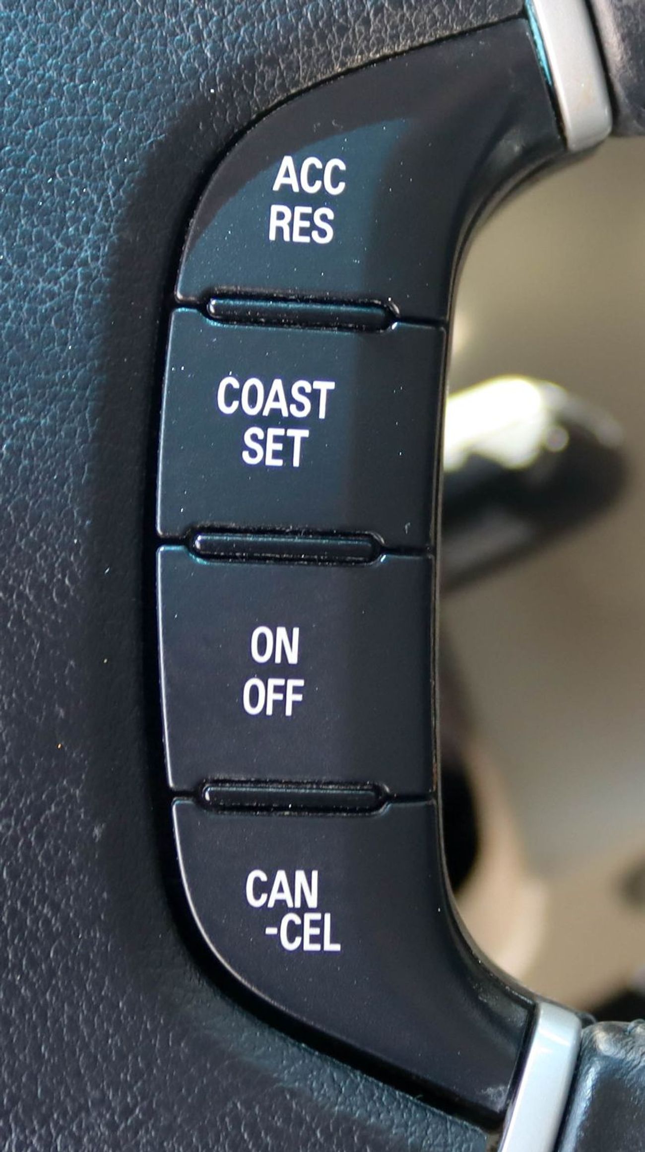 ميتسوبيشي باجيرو GLS Mid 3.8L (274 HP)