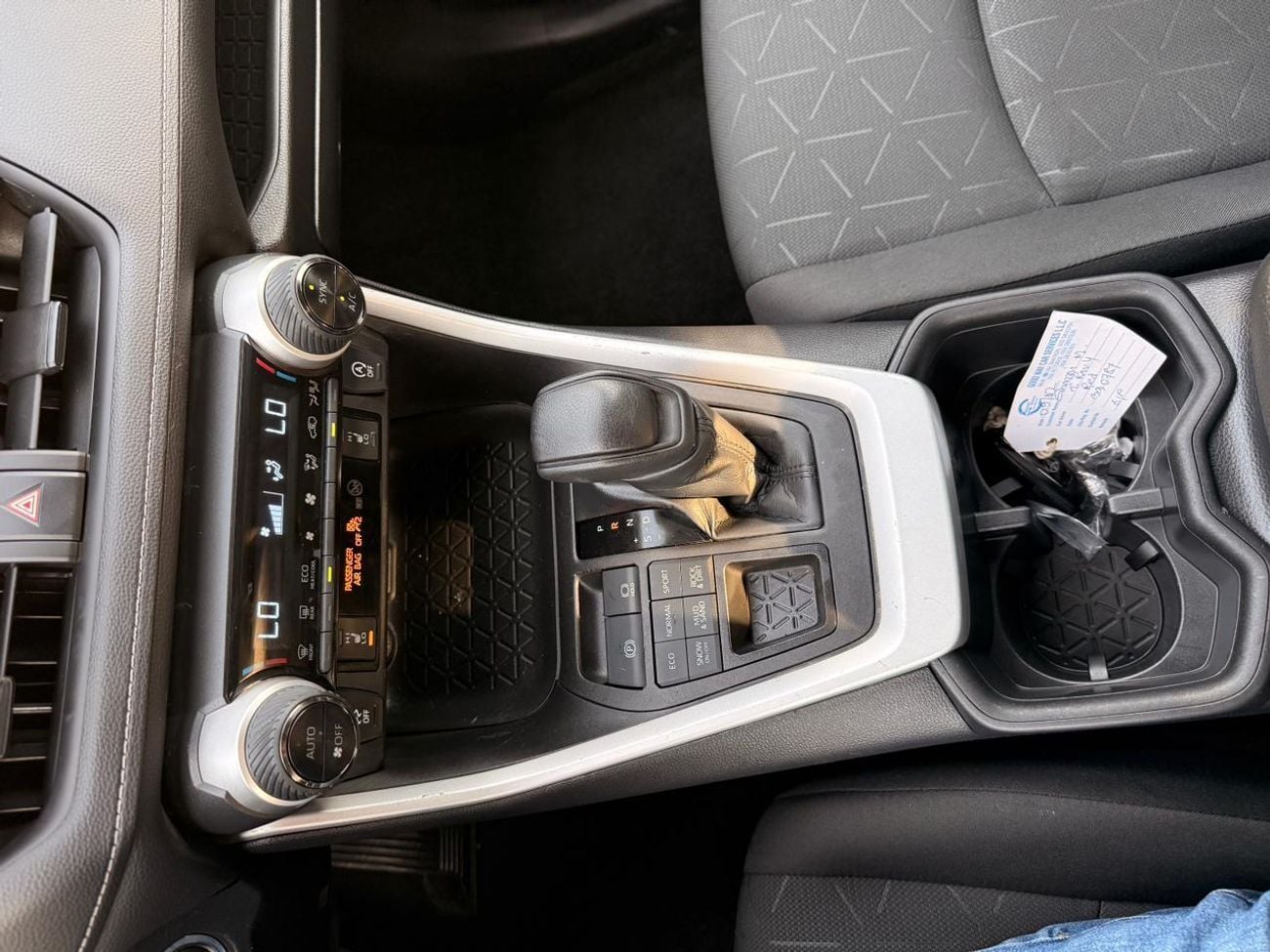 Toyota RAV4 XLE 2.5L AWD Full option 2023
