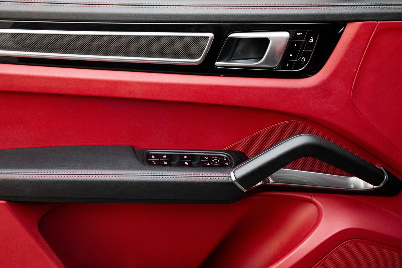 Porsche Cayenne Cayenne Coupe Turbo | 5,778 P.M | 0% Downpayment | TURBO PORSCHE SERVICE HISTORY!