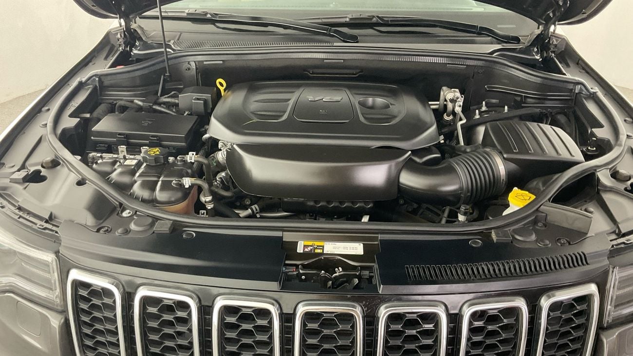 جيب جراند شيروكي Laredo | upto AED 20,000 Ramadan Discount | شامل الضمان | 0 ﺪﻔﻋﺓ ﺃﻮﻟﻯ