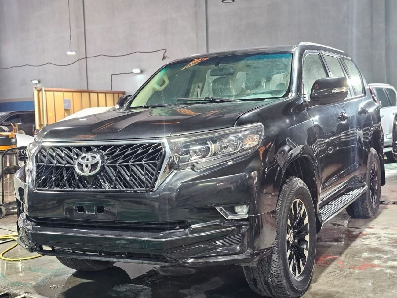 Toyota Prado TX-L 2.7L v4 petrol Engine Colour Black Transmission Automatic Interior Beige Leather seats 7seats back C