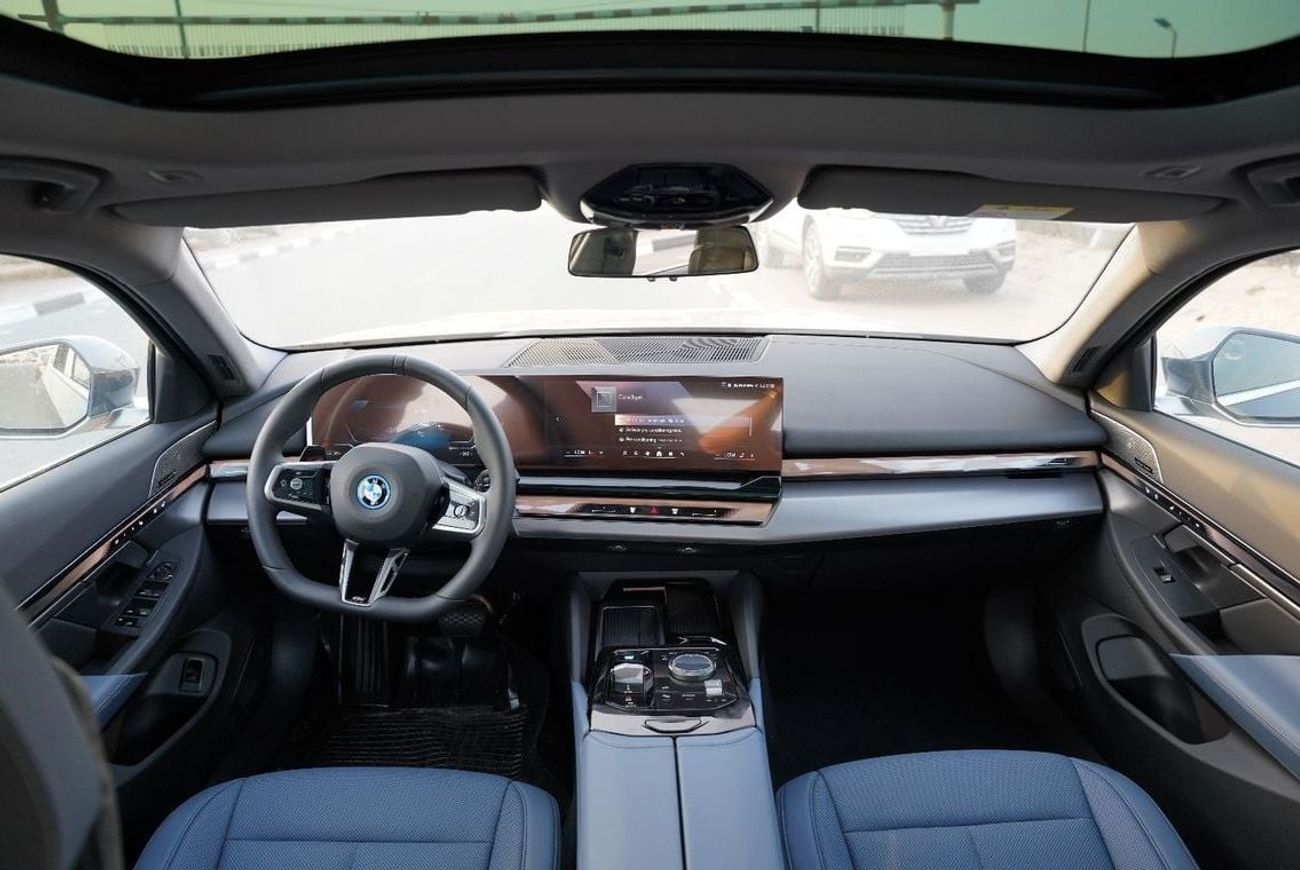 بي أم دبليو i5 2024 BMW i5 e-Drive 35L Exclusive M Sport RWD 0Km