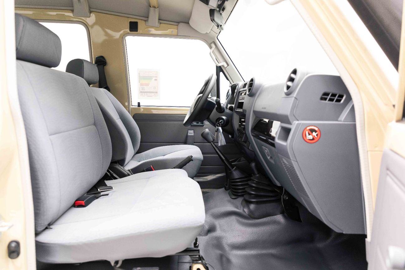 تويوتا لاند كروزر LC78 Hardtop 2.8L - Manual - Beige Inside Bluish Grey | Export Only