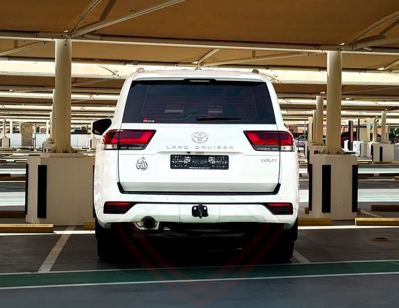 Toyota Land Cruiser GXR 3.5 L | | GCC | Accident-Free | In Excellent Condition | 4452 P.M
