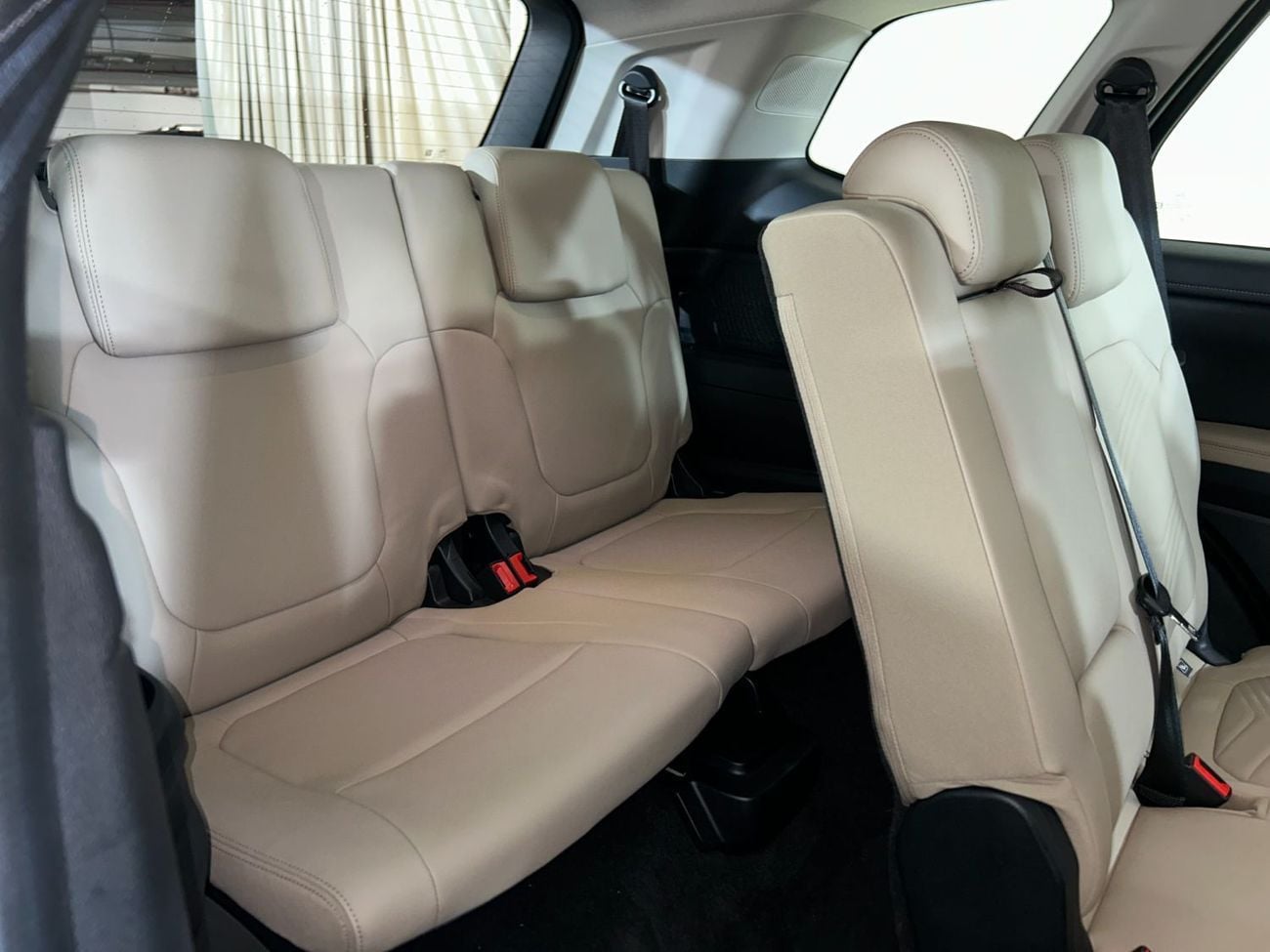 Ford Everest EVR424 XLT / FREE Insurance + Registration / AL TAYER MOTORS AL QOUZ SHOWROOM