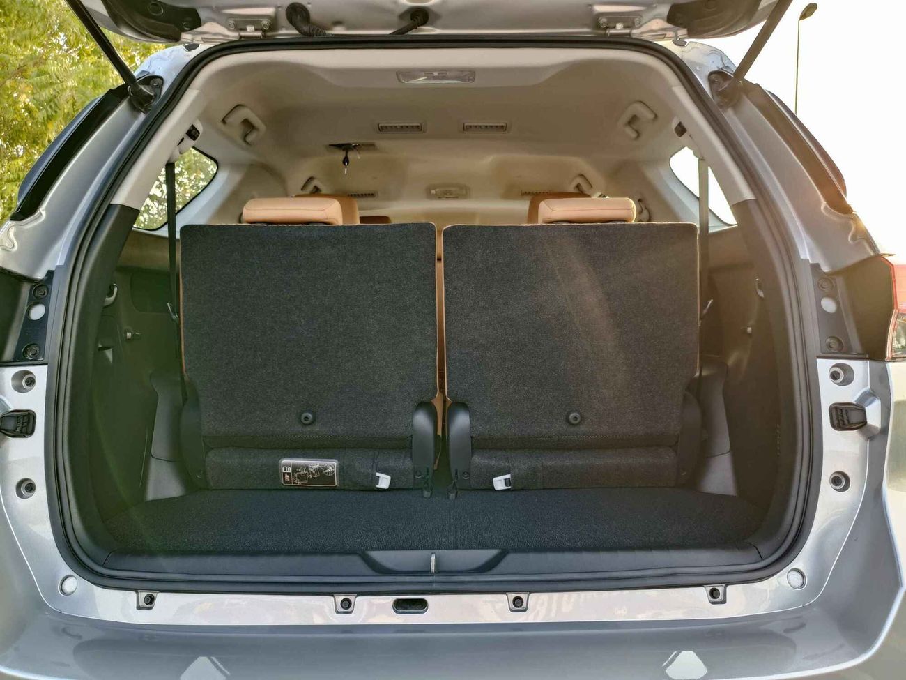 Toyota Fortuner DIESEL, 2.4L V4 / SC 8 AUDIO DISPLAY / MANUAL A.C / "17" STEEL WHEELS / 4X4 (CODE # FD24B)