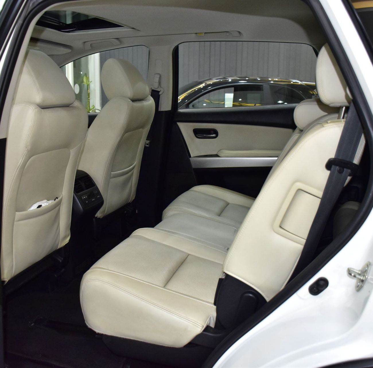 مازدا CX9 EXCELLENT DEAL for our Mazda CX-9 AWD ( 2016 Model ) in White Color GCC Specs