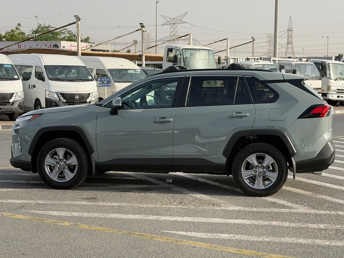 Toyota RAV4 VXR HEV 2.5L (219 HP) AWD 2022 Toyota RAV4 XLE hybrid 2.5L (219 HP) AWD