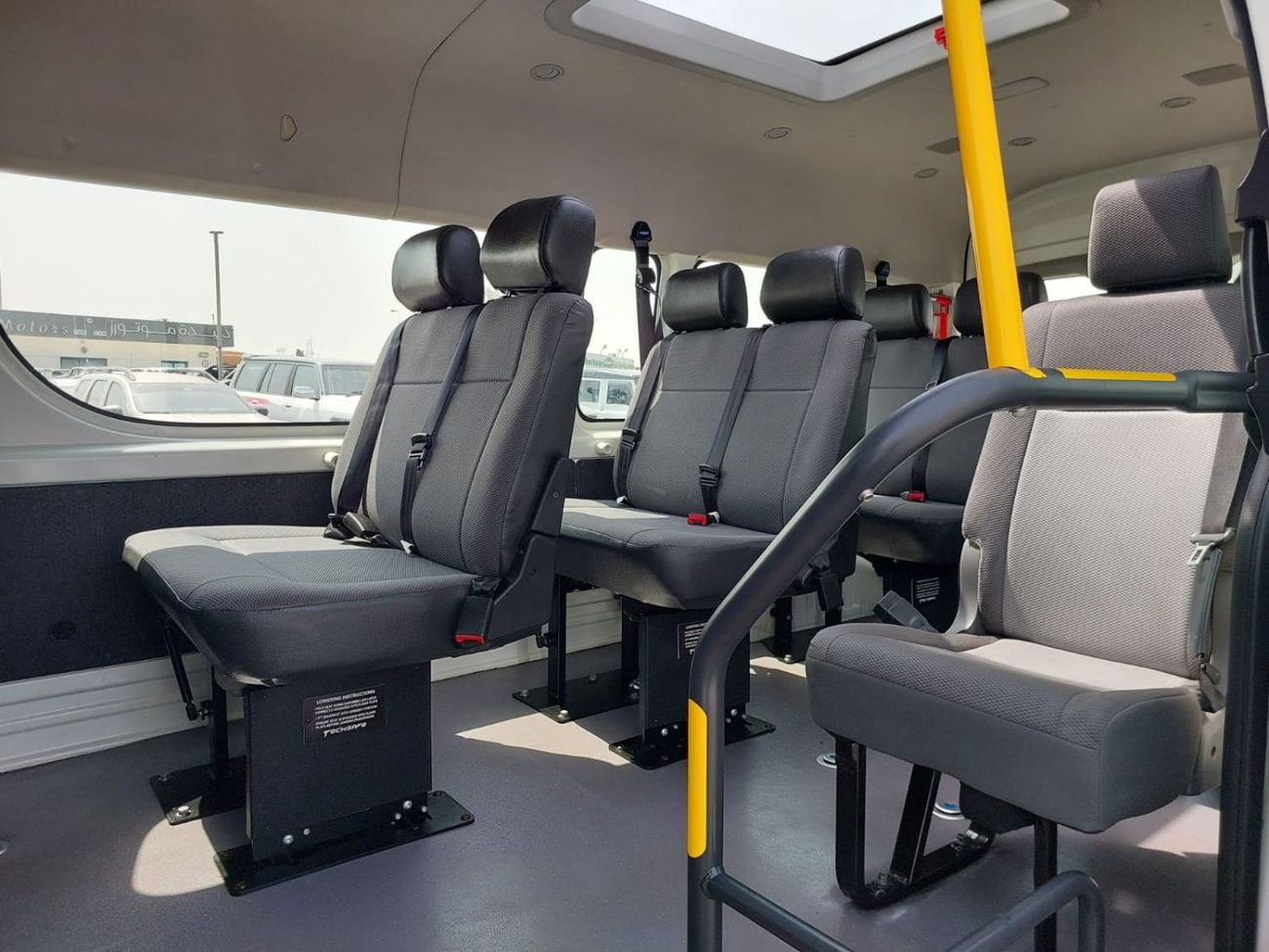تويوتا هاياس (RAMADAN OFFER) TOYOTA HIACE COMMUTER VAN RHD 2019 MODEL 2.8 L DIESEL AUTOMATIC(PM10875)