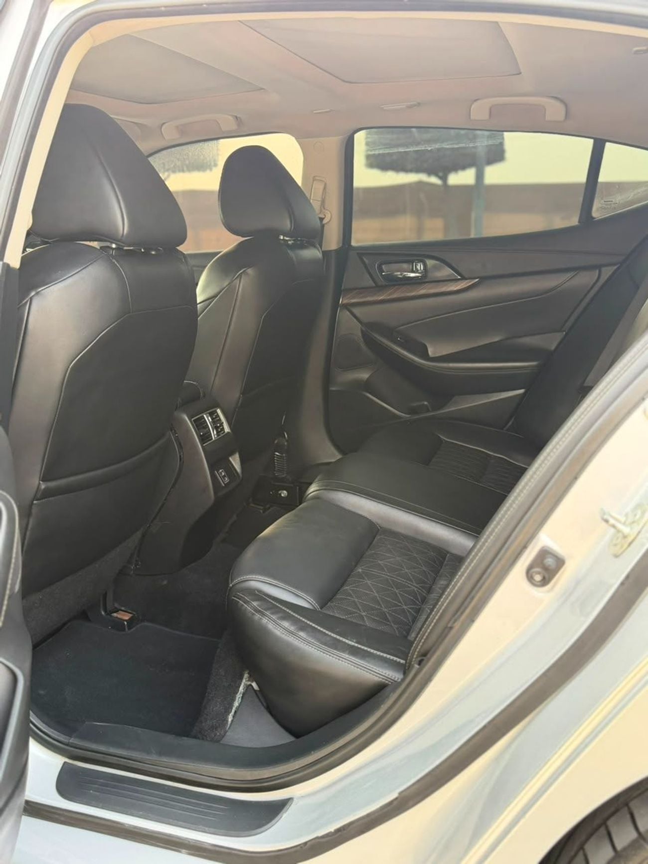Nissan Maxima PLATINUM (NON GCC)