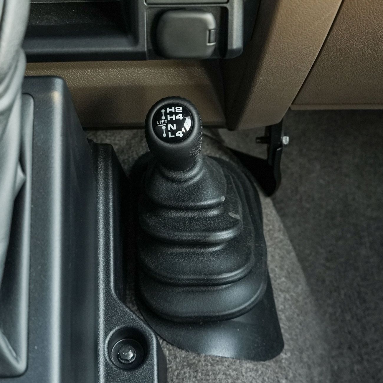 Toyota Land Cruiser 70 LC 76 AT || 4.0 || LXZ || 2025