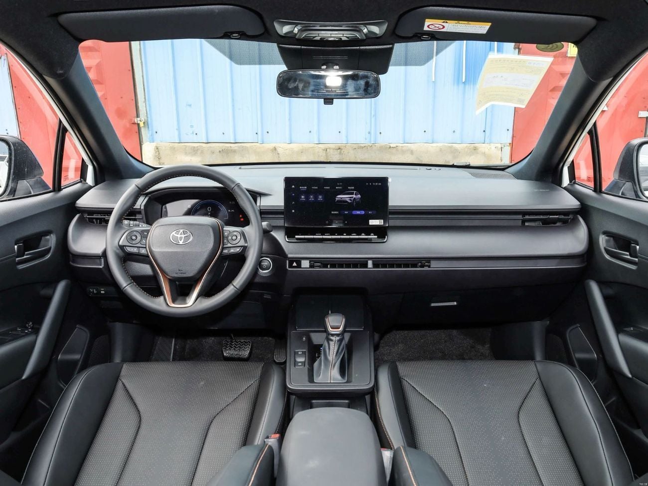 Toyota Corolla Cross GLI 2026 white-black