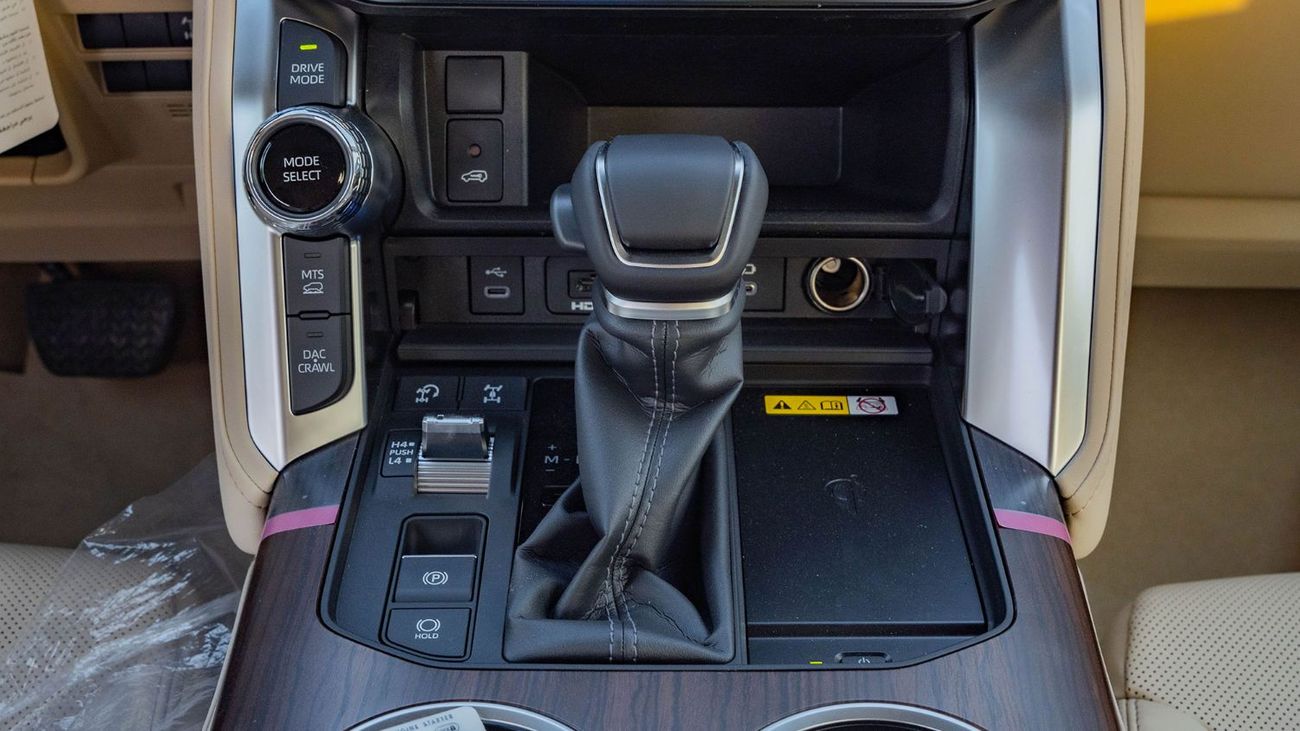 تويوتا لاند كروزر 2026 Toyota Land Cruiser 300 GXR 3.5L AT Petrol (White)