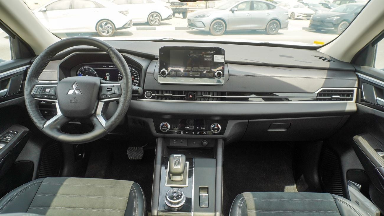 Mitsubishi Outlander Brand New Mitsubishi Outlander High Line 2025 For Export 2.5L Petrol A/T|Silver/Black|OUTLANDER-HL-2