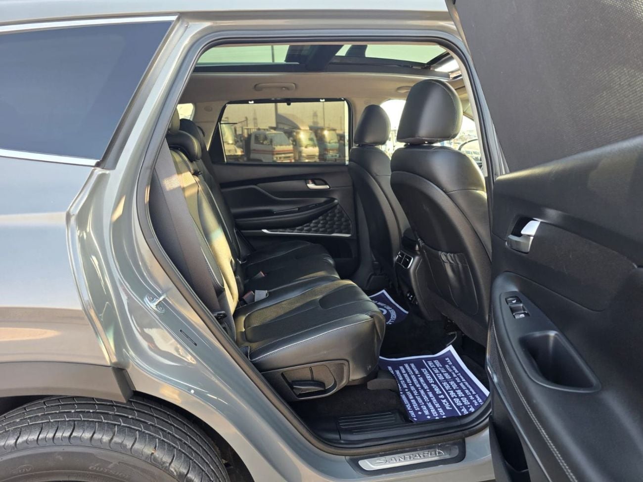 Hyundai Santa Fe limited 2.4T Panoramic Roof , 360 camera and Auto parking sensors