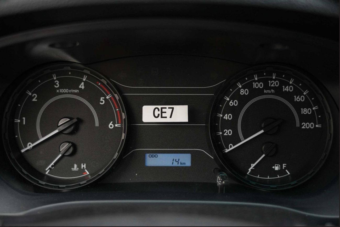 Toyota Hilux 2.4L 4X4 D/C STD(i) M/T DIESEL