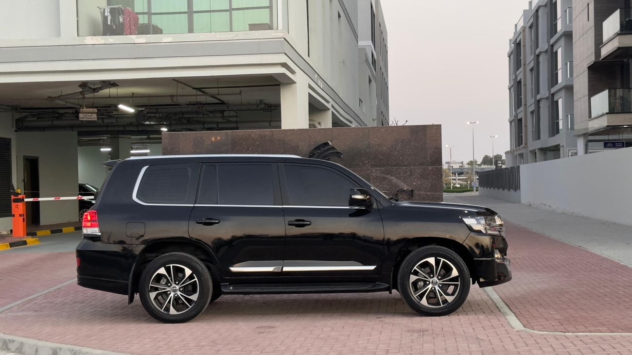 Toyota Land Cruiser GXR 4.5 7 seats 5 doors