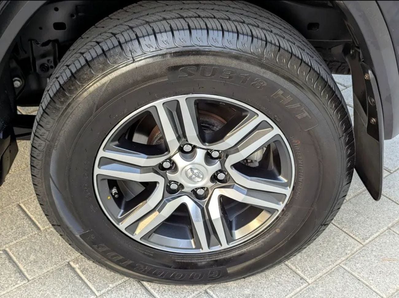 Toyota Fortuner Toyota Fortuner 2023model 2.4 v4 Diesel Engine Colour Black Key start Transmission Automatic Interio