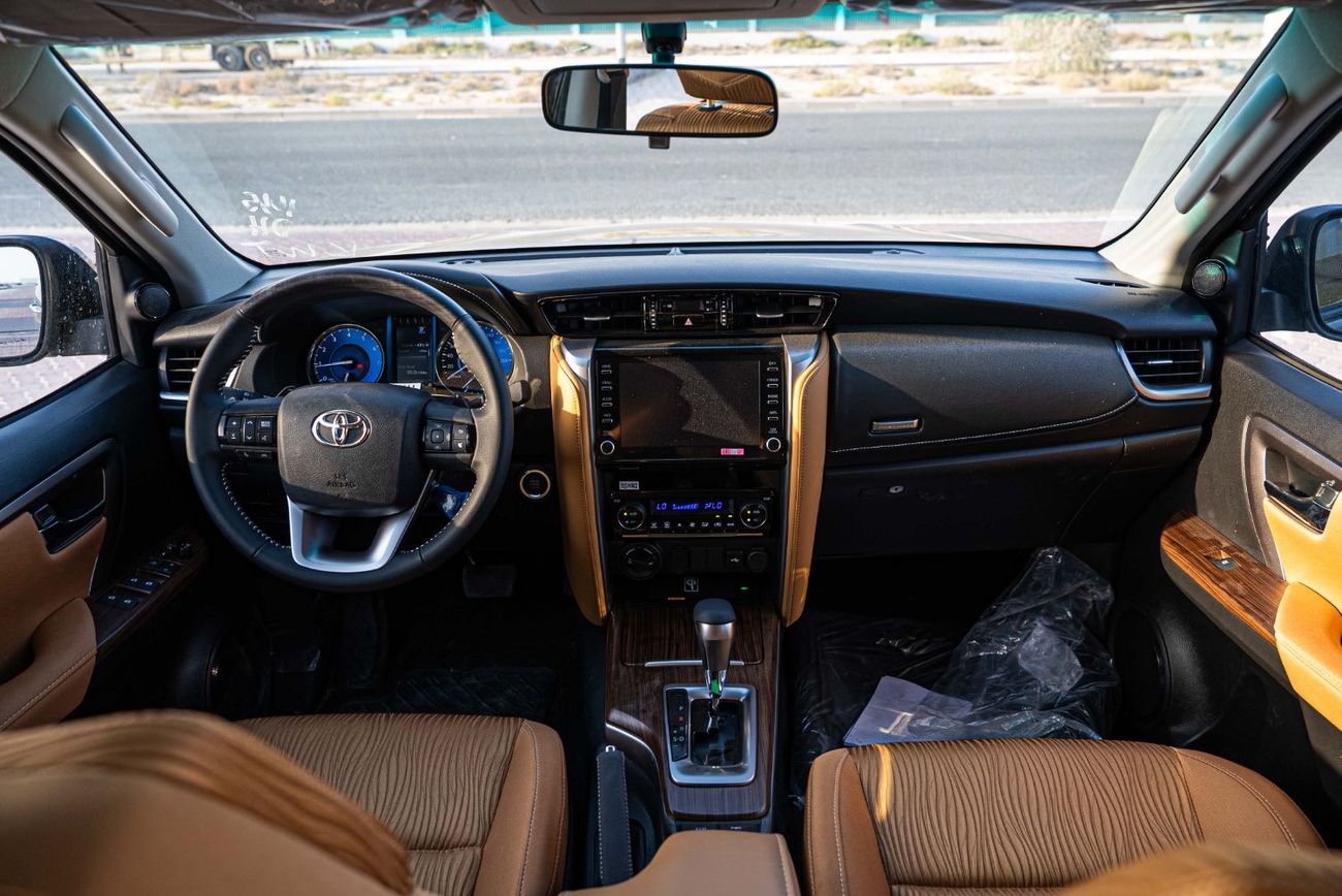 تويوتا فورتونر 2024 Toyota Fortuner HI 2.7 - Grey Mettalic Inside Quartz | Export Only