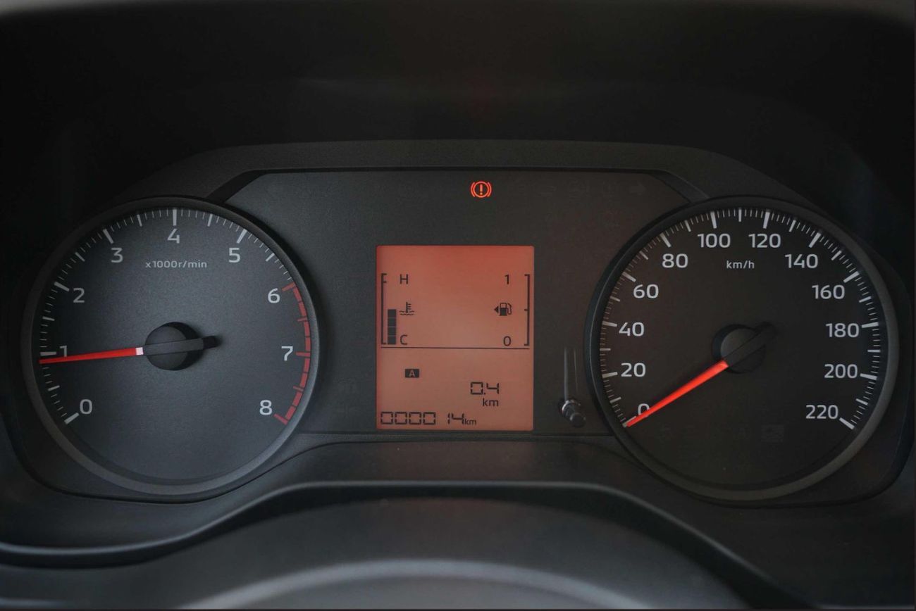 Mitsubishi L200 2.4L GLX 4X4 D/C MID M/T PETROL