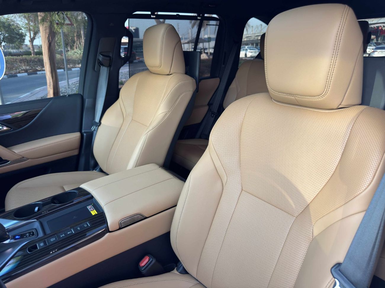 لكزس LX 700h Signature