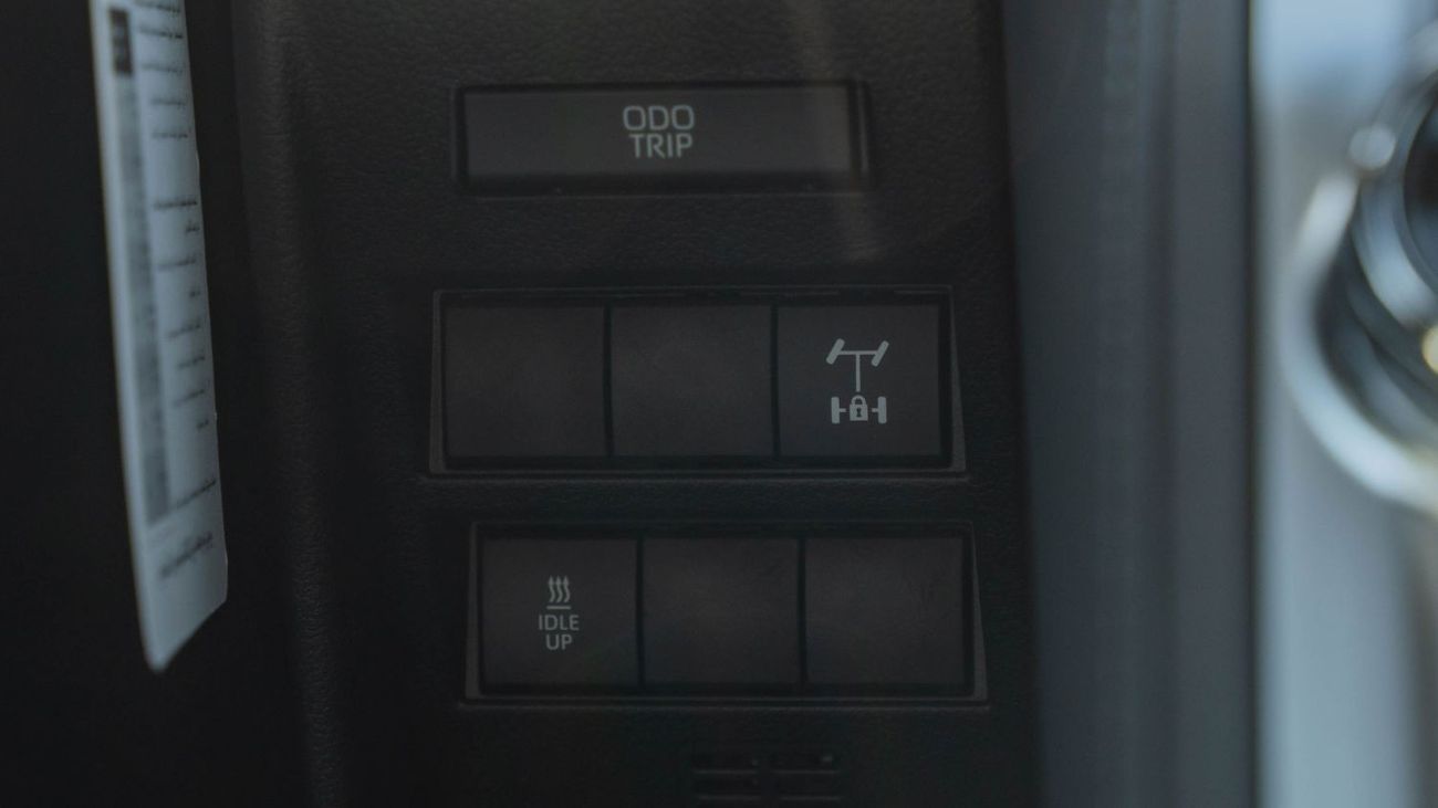 Toyota Land Cruiser 2025 Toyota Land Cruiser 300 GXR 3.3L Twin Turbo Diesel AT (Black)