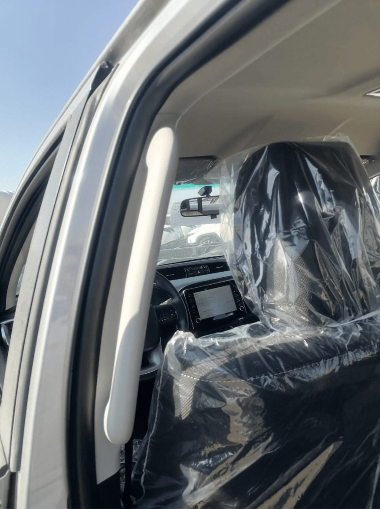 Toyota Hilux ECTJRD005 - 2025 Toyota Hilux Double Cab Pick Up Full Options GLX - 2.4L Diesel Auto - Push Start - 